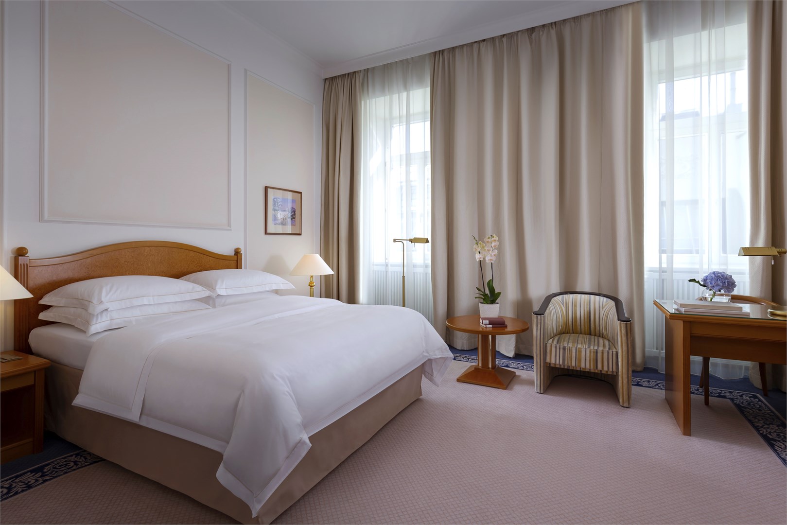 Hotel Baltschug Kempinski exterior